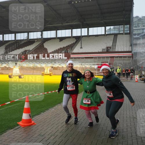 07.12.2025 - St. Pauli X-Mass-Run No. 15 Fabian Wolf http://msf.ph/oto/9416361 07.12.2025 11:09:08 Ziel 44, 51, 335, 338, 341, 495, 496, 558, 619, 1136, 1138, 1140, 1205, 1211, 1260, 1502, 1511, 1574, 2070 meine-sportfotos.de