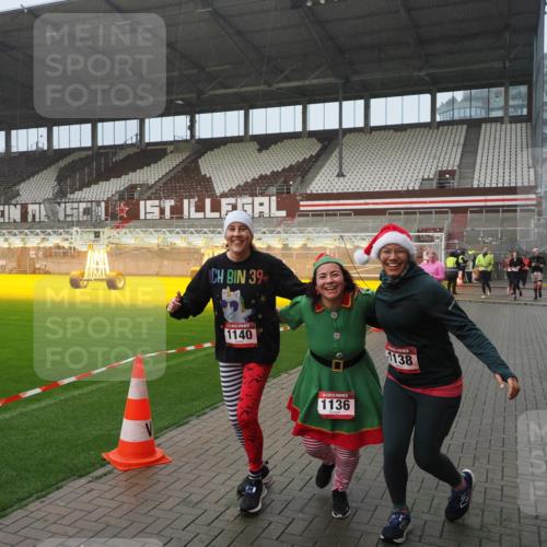 07.12.2025 - St. Pauli X-Mass-Run No. 15 Fabian Wolf http://msf.ph/oto/9416363 07.12.2025 11:09:09 Ziel 44, 51, 335, 338, 341, 495, 496, 558, 619, 1136, 1138, 1140, 1205, 1211, 1260, 1502, 1511, 1574 meine-sportfotos.de