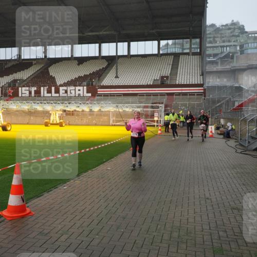 07.12.2025 - St. Pauli X-Mass-Run No. 15 Fabian Wolf http://msf.ph/oto/9416369 07.12.2025 11:09:11 Ziel 44, 51, 335, 338, 341, 495, 496, 558, 619, 1110, 1136, 1138, 1140, 1205, 1211, 1260, 1574 meine-sportfotos.de