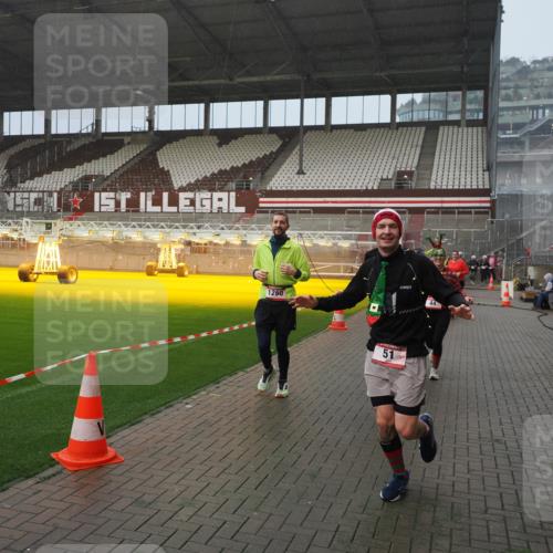 07.12.2025 - St. Pauli X-Mass-Run No. 15 Fabian Wolf http://msf.ph/oto/9416380 07.12.2025 11:09:15 Ziel 44, 51, 495, 496, 558, 1110, 1136, 1138, 1140, 1260, 1574 meine-sportfotos.de