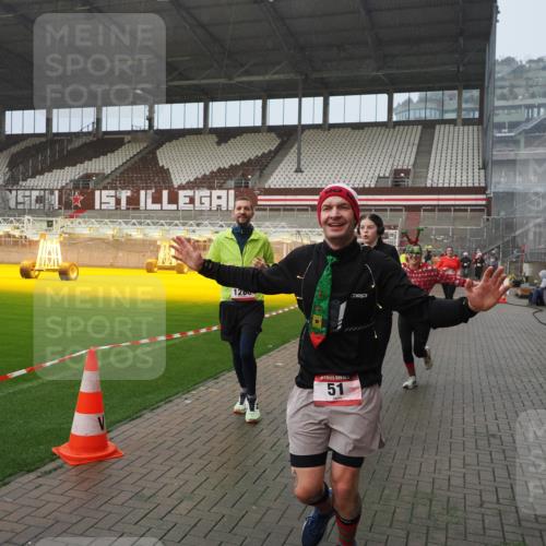 07.12.2025 - St. Pauli X-Mass-Run No. 15 Fabian Wolf http://msf.ph/oto/9416382 07.12.2025 11:09:16 Ziel 44, 51, 558, 1110, 1136, 1138, 1140, 1260, 1574 meine-sportfotos.de