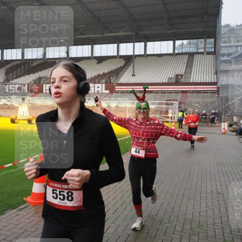 07.12.2025 - St. Pauli X-Mass-Run No. 15 Fabian Wolf http://msf.ph/oto/9416388 07.12.2025 11:09:17 Ziel 44, 51, 558, 1110, 1136, 1138, 1140, 1260, 1574 meine-sportfotos.de