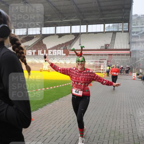 07.12.2025 - St. Pauli X-Mass-Run No. 15 Fabian Wolf http://msf.ph/oto/9416389 07.12.2025 11:09:17 Ziel 44, 51, 558, 1110, 1136, 1138, 1140, 1260, 1574 meine-sportfotos.de