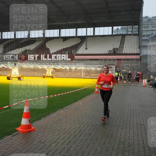 07.12.2025 - St. Pauli X-Mass-Run No. 15 Fabian Wolf http://msf.ph/oto/9416395 07.12.2025 11:09:20 Ziel 44, 51, 558, 1110, 1260, 1463, 1477, 1574, 1641 meine-sportfotos.de