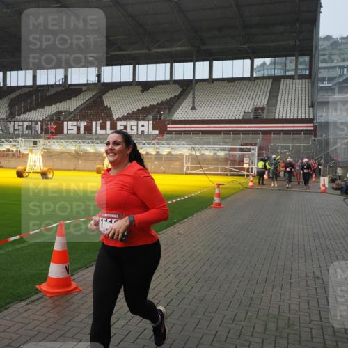 07.12.2025 - St. Pauli X-Mass-Run No. 15 Fabian Wolf http://msf.ph/oto/9416401 07.12.2025 11:09:21 Ziel 44, 51, 558, 971, 1110, 1260, 1463, 1477, 1574, 1641, 1851, 3151 meine-sportfotos.de