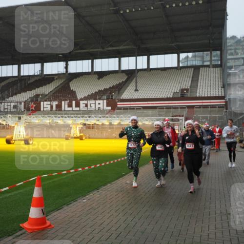 07.12.2025 - St. Pauli X-Mass-Run No. 15 Fabian Wolf http://msf.ph/oto/9416403 07.12.2025 11:09:28 Ziel 44, 51, 59, 66, 266, 330, 971, 1084, 1110, 1463, 1477, 1641, 1851, 1870, 1945, 1974, 2042, 3151, 4190, 4191 meine-sportfotos.de