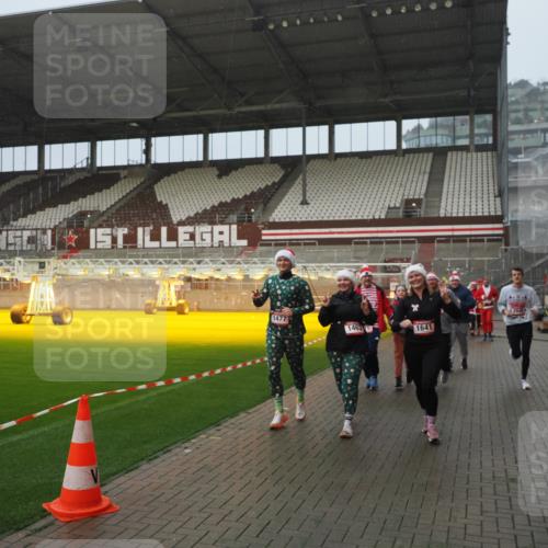 07.12.2025 - St. Pauli X-Mass-Run No. 15 Fabian Wolf http://msf.ph/oto/9416404 07.12.2025 11:09:28 Ziel 44, 51, 59, 66, 266, 330, 971, 1084, 1110, 1463, 1477, 1641, 1851, 1870, 1945, 1974, 2042, 3151, 4190, 4191 meine-sportfotos.de