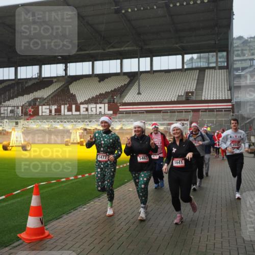 07.12.2025 - St. Pauli X-Mass-Run No. 15 Fabian Wolf http://msf.ph/oto/9416407 07.12.2025 11:09:28 Ziel 44, 51, 59, 66, 266, 330, 971, 1084, 1110, 1463, 1477, 1641, 1851, 1870, 1945, 1974, 2042, 3151, 4190, 4191 meine-sportfotos.de
