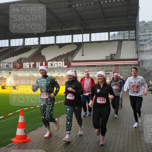 07.12.2025 - St. Pauli X-Mass-Run No. 15 Fabian Wolf http://msf.ph/oto/9416409 07.12.2025 11:09:29 Ziel 59, 66, 266, 330, 971, 1084, 1110, 1463, 1477, 1641, 1851, 1870, 1945, 1974, 2042, 3151, 4190, 4191 meine-sportfotos.de