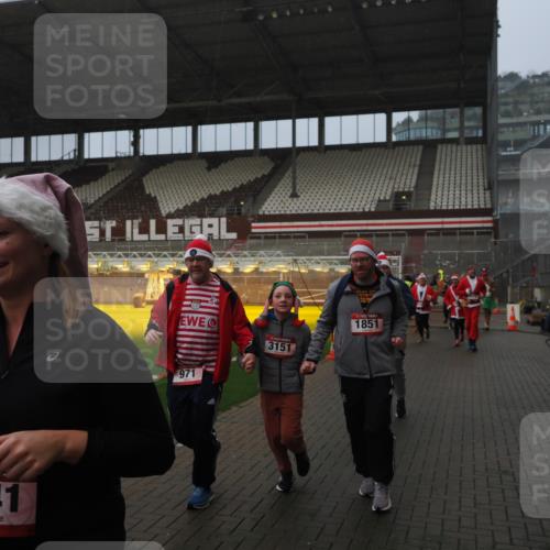 07.12.2025 - St. Pauli X-Mass-Run No. 15 Fabian Wolf http://msf.ph/oto/9416415 07.12.2025 11:09:30 Ziel 59, 66, 266, 330, 971, 1084, 1110, 1463, 1477, 1641, 1851, 1870, 1945, 1974, 2042, 3151, 4190, 4191 meine-sportfotos.de