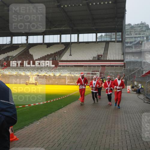 07.12.2025 - St. Pauli X-Mass-Run No. 15 Fabian Wolf http://msf.ph/oto/9416418 07.12.2025 11:09:32 Ziel 59, 66, 266, 330, 971, 1084, 1463, 1477, 1579, 1582, 1641, 1851, 1870, 1945, 1974, 2042, 3151, 4190, 4191 meine-sportfotos.de