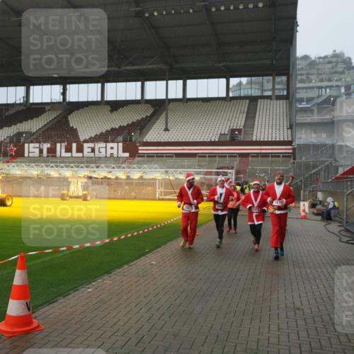 07.12.2025 - St. Pauli X-Mass-Run No. 15 Fabian Wolf http://msf.ph/oto/9416419 07.12.2025 11:09:32 Ziel 59, 66, 266, 330, 971, 1084, 1463, 1477, 1579, 1582, 1641, 1851, 1870, 1945, 1974, 2042, 3151, 4190, 4191 meine-sportfotos.de
