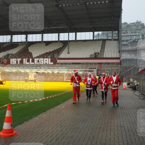 07.12.2025 - St. Pauli X-Mass-Run No. 15 Fabian Wolf http://msf.ph/oto/9416420 07.12.2025 11:09:33 Ziel 59, 66, 266, 330, 971, 1084, 1463, 1477, 1579, 1582, 1641, 1851, 1870, 1945, 1974, 2042, 3151, 4190, 4191 meine-sportfotos.de