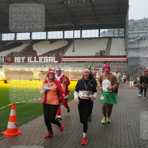 07.12.2025 - St. Pauli X-Mass-Run No. 15 Fabian Wolf http://msf.ph/oto/9416439 07.12.2025 11:09:37 Ziel 59, 66, 266, 330, 814, 971, 1084, 1157, 1463, 1477, 1579, 1582, 1641, 1851, 1870, 1945, 1974, 2042, 3151, 4190, 4191 meine-sportfotos.de