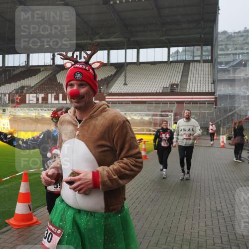 07.12.2025 - St. Pauli X-Mass-Run No. 15 Fabian Wolf http://msf.ph/oto/9416447 07.12.2025 11:09:38 Ziel 59, 66, 266, 330, 814, 971, 1084, 1157, 1463, 1477, 1579, 1582, 1641, 1851, 1870, 1945, 1974, 2042, 3151, 4190, 4191 meine-sportfotos.de