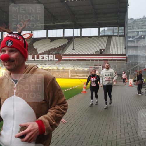 07.12.2025 - St. Pauli X-Mass-Run No. 15 Fabian Wolf http://msf.ph/oto/9416448 07.12.2025 11:09:38 Ziel 59, 66, 266, 330, 814, 971, 1084, 1157, 1463, 1477, 1579, 1582, 1641, 1851, 1870, 1945, 1974, 2042, 3151, 4190, 4191 meine-sportfotos.de