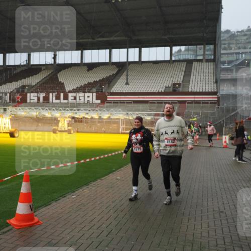 07.12.2025 - St. Pauli X-Mass-Run No. 15 Fabian Wolf http://msf.ph/oto/9416452 07.12.2025 11:09:39 Ziel 59, 66, 266, 330, 814, 971, 1084, 1157, 1463, 1477, 1579, 1582, 1641, 1851, 1870, 1945, 1974, 2042, 3151, 4190, 4191 meine-sportfotos.de