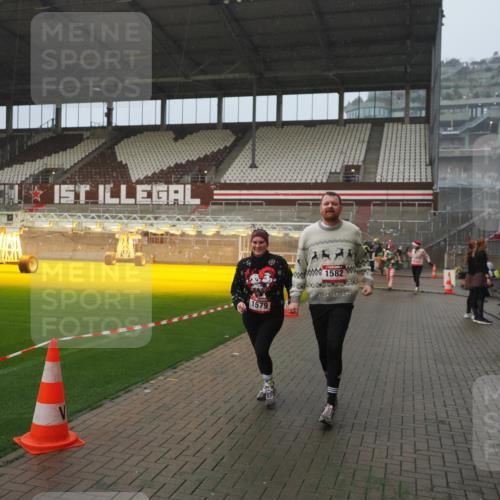 07.12.2025 - St. Pauli X-Mass-Run No. 15 Fabian Wolf http://msf.ph/oto/9416453 07.12.2025 11:09:39 Ziel 59, 66, 266, 330, 814, 971, 1084, 1157, 1463, 1477, 1579, 1582, 1641, 1851, 1870, 1945, 1974, 2042, 3151, 4190, 4191 meine-sportfotos.de