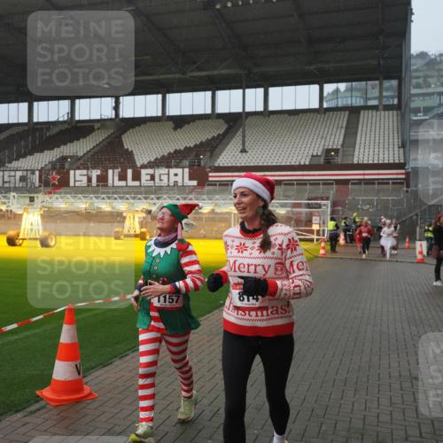 07.12.2025 - St. Pauli X-Mass-Run No. 15 Fabian Wolf http://msf.ph/oto/9416473 07.12.2025 11:09:46 Ziel 59, 66, 330, 696, 737, 814, 863, 1157, 1163, 1579, 1582, 4190, 4191 meine-sportfotos.de
