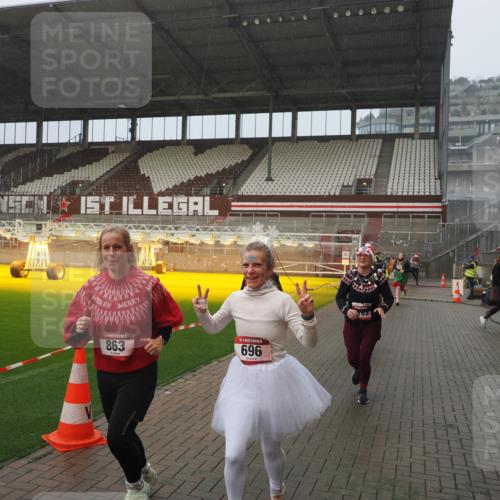 07.12.2025 - St. Pauli X-Mass-Run No. 15 Fabian Wolf http://msf.ph/oto/9416481 07.12.2025 11:09:53 Ziel 696, 720, 737, 755, 814, 863, 1157, 1163 meine-sportfotos.de