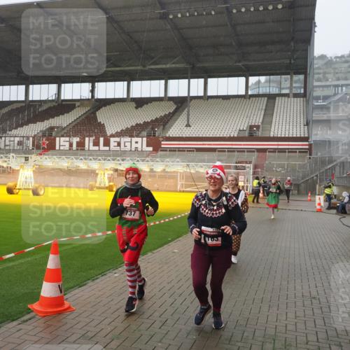 07.12.2025 - St. Pauli X-Mass-Run No. 15 Fabian Wolf http://msf.ph/oto/9416485 07.12.2025 11:09:54 Ziel 696, 720, 737, 755, 814, 863, 1157, 1163 meine-sportfotos.de