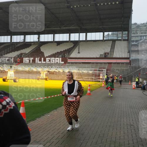 07.12.2025 - St. Pauli X-Mass-Run No. 15 Fabian Wolf http://msf.ph/oto/9416490 07.12.2025 11:09:55 Ziel 696, 720, 737, 753, 755, 814, 863, 1157, 1163 meine-sportfotos.de