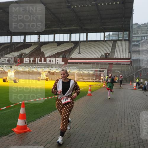 07.12.2025 - St. Pauli X-Mass-Run No. 15 Fabian Wolf http://msf.ph/oto/9416491 07.12.2025 11:09:55 Ziel 696, 720, 737, 753, 755, 814, 863, 1157, 1163 meine-sportfotos.de