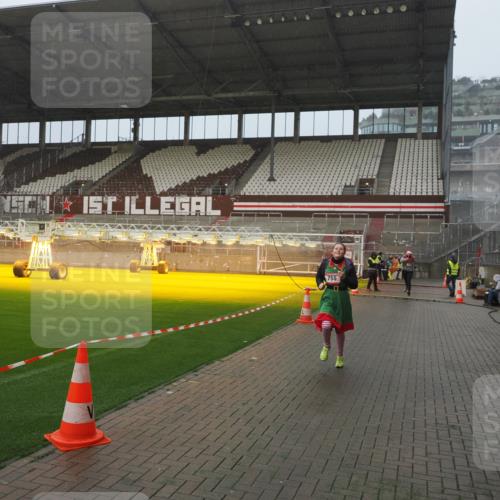 07.12.2025 - St. Pauli X-Mass-Run No. 15 Fabian Wolf http://msf.ph/oto/9416494 07.12.2025 11:09:57 Ziel 696, 720, 737, 753, 755, 814, 863, 1157, 1163 meine-sportfotos.de