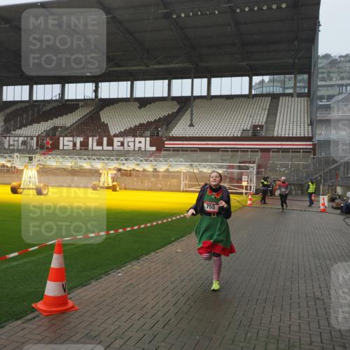 07.12.2025 - St. Pauli X-Mass-Run No. 15 Fabian Wolf http://msf.ph/oto/9416497 07.12.2025 11:09:57 Ziel 696, 720, 737, 753, 755, 814, 863, 1157, 1163 meine-sportfotos.de