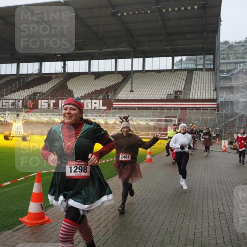 07.12.2025 - St. Pauli X-Mass-Run No. 15 Fabian Wolf http://msf.ph/oto/9416522 07.12.2025 11:10:22 Ziel 42, 53, 980, 1298, 1299, 1398, 1694, 1697, 1739, 1740, 2371 meine-sportfotos.de