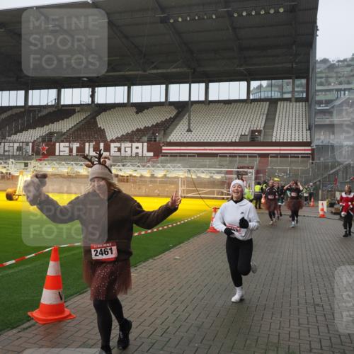 07.12.2025 - St. Pauli X-Mass-Run No. 15 Fabian Wolf http://msf.ph/oto/9416525 07.12.2025 11:10:23 Ziel 42, 53, 980, 1298, 1299, 1398, 1694, 1697, 1739, 1740, 2371 meine-sportfotos.de
