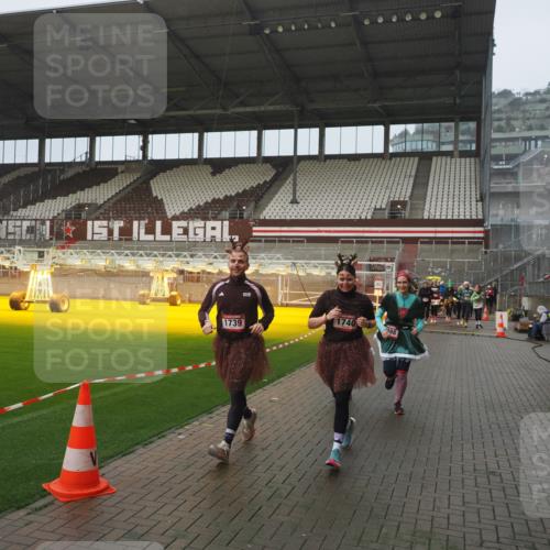 07.12.2025 - St. Pauli X-Mass-Run No. 15 Fabian Wolf http://msf.ph/oto/9416541 07.12.2025 11:10:27 Ziel 30, 31, 42, 49, 53, 134, 980, 1298, 1299, 1398, 1692, 1694, 1697, 1739, 1740, 2371 meine-sportfotos.de