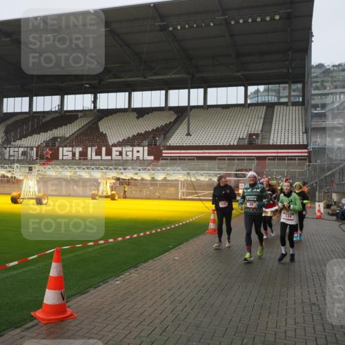 07.12.2025 - St. Pauli X-Mass-Run No. 15 Fabian Wolf http://msf.ph/oto/9416555 07.12.2025 11:10:33 Ziel 29, 30, 31, 42, 49, 53, 122, 134, 745, 980, 1064, 1066, 1298, 1380, 1398, 1692, 1694, 1697, 1739, 1740, 2371, 3124, 3136 meine-sportfotos.de