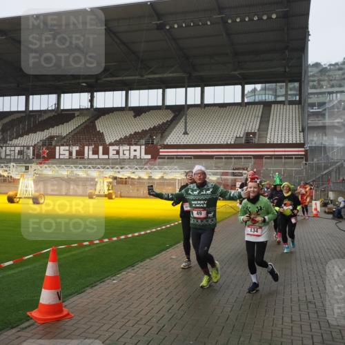 07.12.2025 - St. Pauli X-Mass-Run No. 15 Fabian Wolf http://msf.ph/oto/9416559 07.12.2025 11:10:34 Ziel 29, 30, 31, 42, 49, 53, 122, 134, 745, 980, 1064, 1066, 1298, 1380, 1398, 1692, 1694, 1697, 1739, 1740, 3124, 3136 meine-sportfotos.de