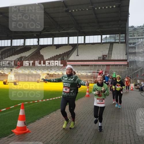 07.12.2025 - St. Pauli X-Mass-Run No. 15 Fabian Wolf http://msf.ph/oto/9416561 07.12.2025 11:10:34 Ziel 29, 30, 31, 42, 49, 53, 122, 134, 745, 980, 1064, 1066, 1298, 1380, 1398, 1692, 1694, 1697, 1739, 1740, 3124, 3136 meine-sportfotos.de