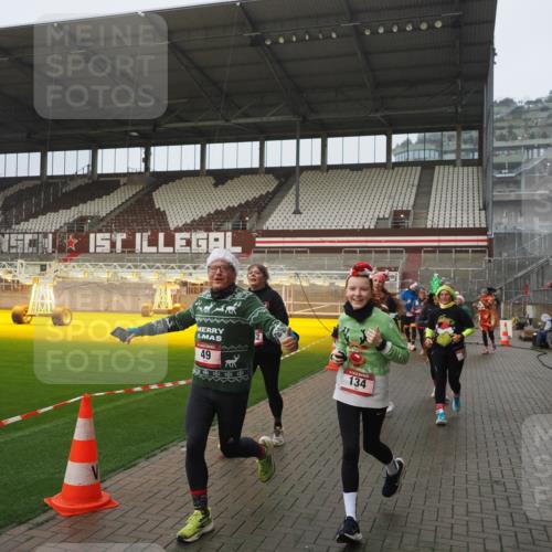 07.12.2025 - St. Pauli X-Mass-Run No. 15 Fabian Wolf http://msf.ph/oto/9416562 07.12.2025 11:10:34 Ziel 29, 30, 31, 42, 49, 53, 122, 134, 745, 980, 1064, 1066, 1298, 1380, 1398, 1692, 1694, 1697, 1739, 1740, 3124, 3136 meine-sportfotos.de
