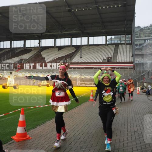 07.12.2025 - St. Pauli X-Mass-Run No. 15 Fabian Wolf http://msf.ph/oto/9416570 07.12.2025 11:10:36 Ziel 29, 30, 31, 49, 53, 122, 134, 745, 1064, 1066, 1298, 1380, 1398, 1626, 1692, 1694, 1697, 1739, 1740, 3124, 3136 meine-sportfotos.de