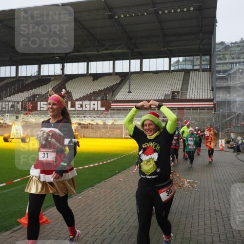 07.12.2025 - St. Pauli X-Mass-Run No. 15 Fabian Wolf http://msf.ph/oto/9416572 07.12.2025 11:10:36 Ziel 29, 30, 31, 49, 53, 122, 134, 745, 1064, 1066, 1298, 1380, 1398, 1626, 1692, 1694, 1697, 1739, 1740, 3124, 3136 meine-sportfotos.de