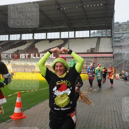 07.12.2025 - St. Pauli X-Mass-Run No. 15 Fabian Wolf http://msf.ph/oto/9416574 07.12.2025 11:10:37 Ziel 29, 30, 31, 49, 53, 122, 134, 745, 1064, 1066, 1380, 1398, 1626, 1692, 1694, 1697, 1739, 1740, 3124, 3136 meine-sportfotos.de