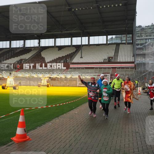 07.12.2025 - St. Pauli X-Mass-Run No. 15 Fabian Wolf http://msf.ph/oto/9416582 07.12.2025 11:10:38 Ziel 29, 30, 31, 49, 122, 134, 745, 1064, 1066, 1380, 1398, 1626, 1692, 1694, 1739, 1740, 3124, 3136 meine-sportfotos.de