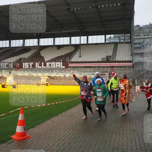 07.12.2025 - St. Pauli X-Mass-Run No. 15 Fabian Wolf http://msf.ph/oto/9416583 07.12.2025 11:10:39 Ziel 29, 30, 31, 49, 122, 134, 745, 1064, 1066, 1380, 1398, 1584, 1626, 1692, 1694, 1739, 1740, 3124, 3136, 4574 meine-sportfotos.de