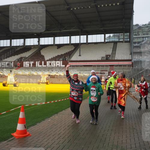 07.12.2025 - St. Pauli X-Mass-Run No. 15 Fabian Wolf http://msf.ph/oto/9416585 07.12.2025 11:10:39 Ziel 29, 30, 31, 49, 122, 134, 745, 1064, 1066, 1380, 1398, 1584, 1626, 1692, 1694, 1739, 1740, 3124, 3136, 4574 meine-sportfotos.de