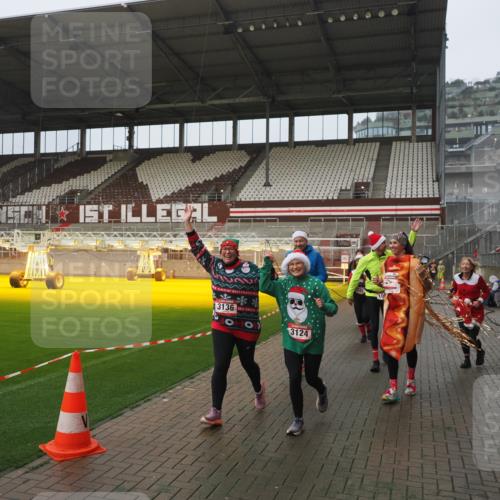 07.12.2025 - St. Pauli X-Mass-Run No. 15 Fabian Wolf http://msf.ph/oto/9416586 07.12.2025 11:10:39 Ziel 29, 30, 31, 49, 122, 134, 745, 1064, 1066, 1380, 1398, 1584, 1626, 1692, 1694, 1739, 1740, 3124, 3136, 4574 meine-sportfotos.de