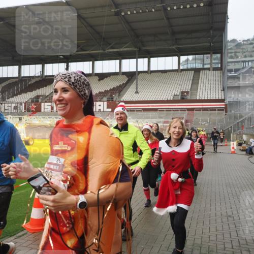 07.12.2025 - St. Pauli X-Mass-Run No. 15 Fabian Wolf http://msf.ph/oto/9416597 07.12.2025 11:10:41 Ziel 29, 30, 31, 49, 122, 134, 745, 1064, 1066, 1380, 1584, 1626, 1692, 3124, 3136, 4574 meine-sportfotos.de