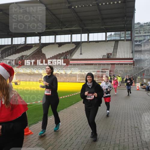 07.12.2025 - St. Pauli X-Mass-Run No. 15 Fabian Wolf http://msf.ph/oto/9416606 07.12.2025 11:10:43 Ziel 29, 30, 31, 49, 122, 134, 745, 1064, 1066, 1380, 1400, 1402, 1584, 1626, 1692, 3124, 3136, 4574 meine-sportfotos.de
