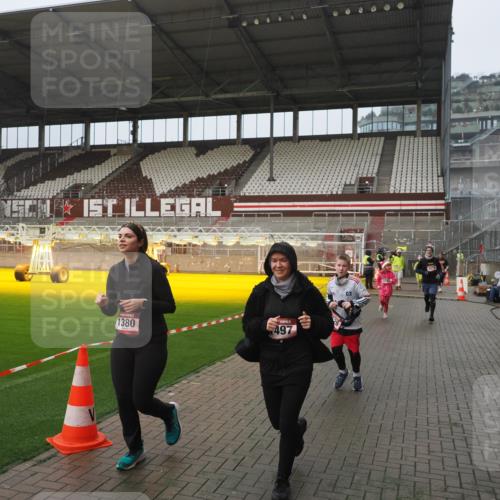 07.12.2025 - St. Pauli X-Mass-Run No. 15 Fabian Wolf http://msf.ph/oto/9416607 07.12.2025 11:10:44 Ziel 29, 30, 31, 49, 122, 134, 745, 1064, 1066, 1380, 1400, 1402, 1584, 1626, 1692, 3124, 3136, 4574 meine-sportfotos.de