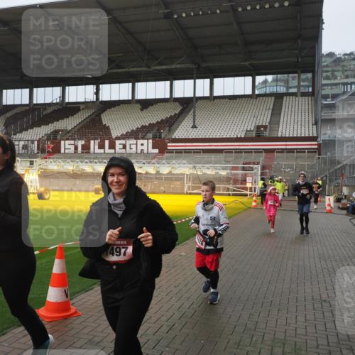 07.12.2025 - St. Pauli X-Mass-Run No. 15 Fabian Wolf http://msf.ph/oto/9416610 07.12.2025 11:10:44 Ziel 29, 30, 31, 49, 122, 134, 745, 1064, 1066, 1380, 1400, 1402, 1584, 1626, 1692, 3124, 3136, 4574 meine-sportfotos.de