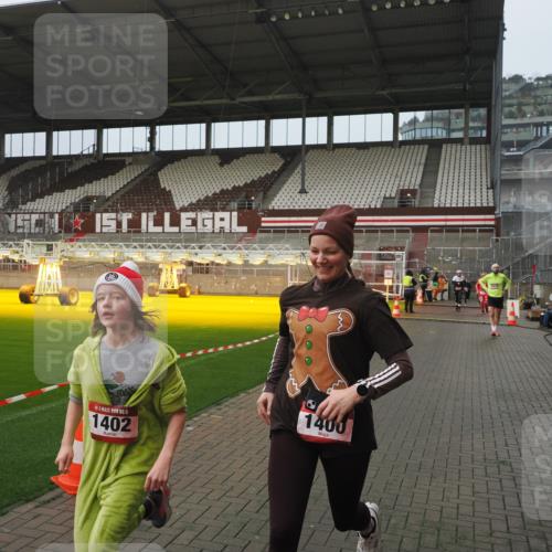07.12.2025 - St. Pauli X-Mass-Run No. 15 Fabian Wolf http://msf.ph/oto/9416630 07.12.2025 11:10:51 Ziel 667, 669, 745, 1380, 1400, 1402, 1584, 1626, 2616, 4574 meine-sportfotos.de