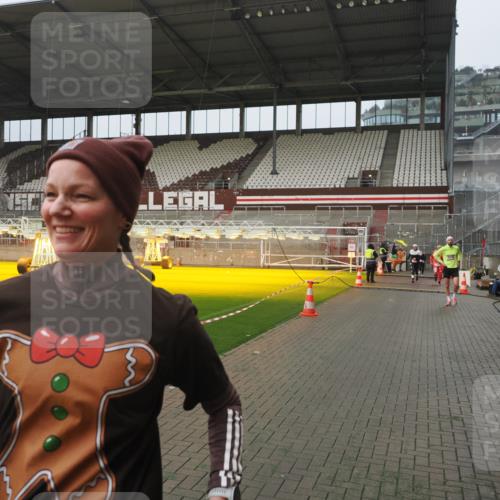 07.12.2025 - St. Pauli X-Mass-Run No. 15 Fabian Wolf http://msf.ph/oto/9416632 07.12.2025 11:10:51 Ziel 667, 669, 745, 1380, 1400, 1402, 1584, 1626, 2616, 4574 meine-sportfotos.de