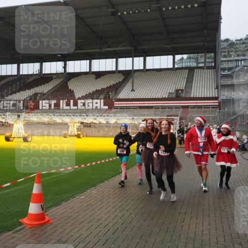 07.12.2025 - St. Pauli X-Mass-Run No. 15 Fabian Wolf http://msf.ph/oto/9416652 07.12.2025 11:11:10 Ziel 48, 660, 667, 669, 697, 698, 777, 787, 788, 817, 832, 841, 909, 1518, 1519, 1557, 1565, 1568, 1619, 1707, 2258, 2742, 4801, 4813 meine-sportfotos.de